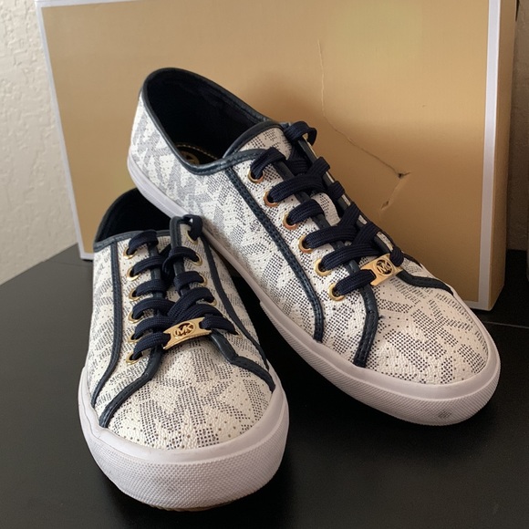 Michael Kors Boerum Sneaker in White/Navy - Picture 5 of 8